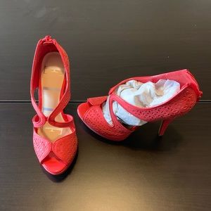 Coral platform heels